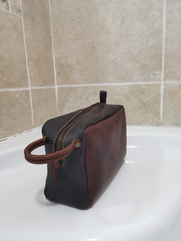 Leather men's shaving bag / Vanity bag